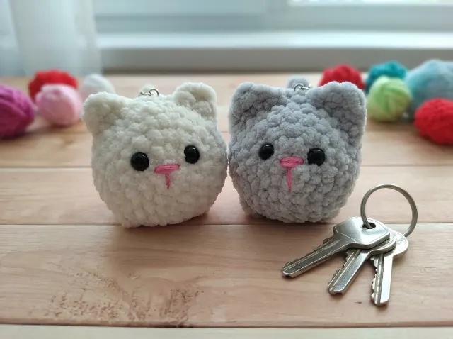 Chubby Kitten Amigurumi Crochet Pattern PDF  — lifestyle photo
